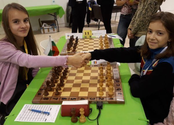 O micuță vulcăneancă cucerește campionatul mondial de șah