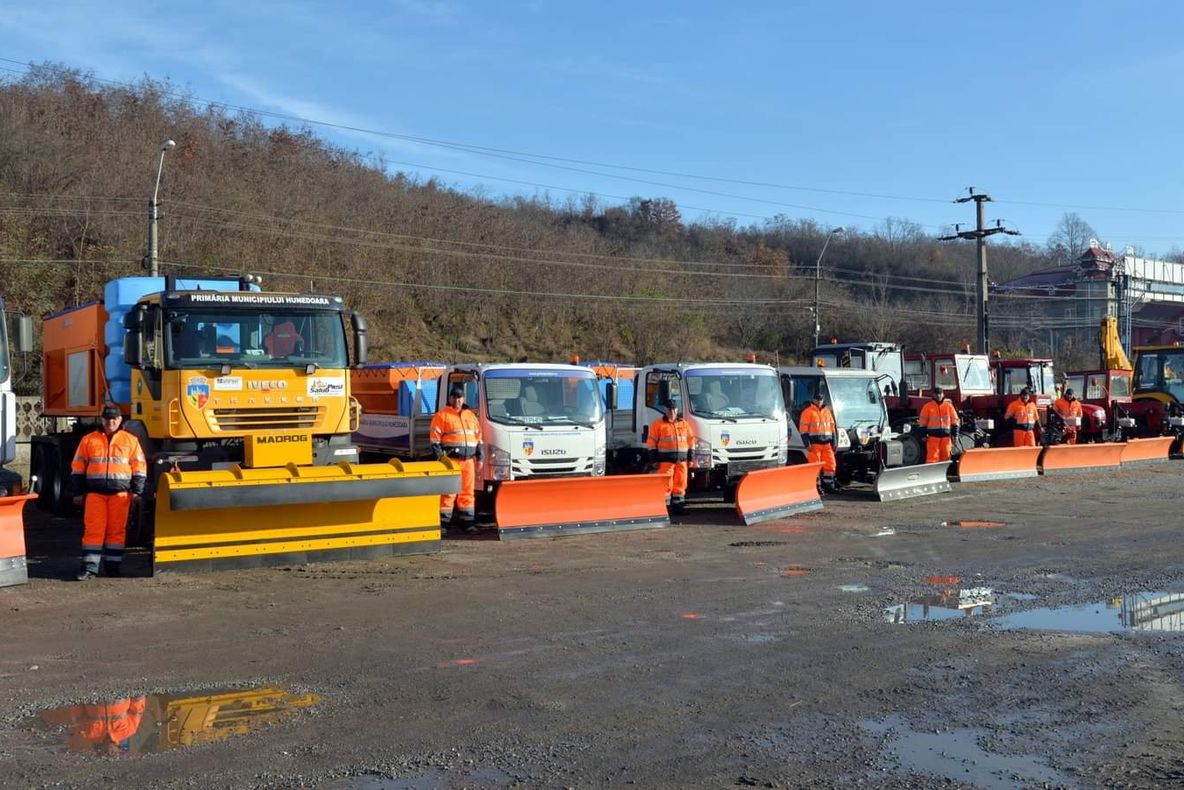 Autorităţile din Hunedoara, pregătite pentru căderea zăpezii
