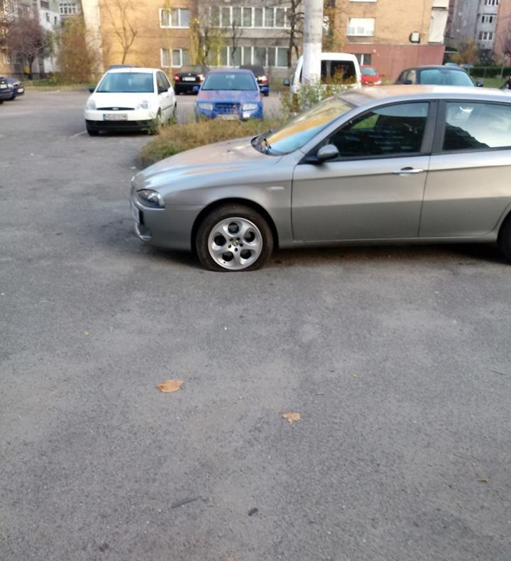 Sute de mașini vandalizate la Petroșani