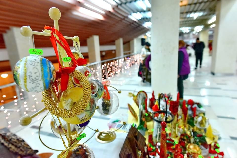 FOTO| S-a deschis „Târgul de cadouri pentru Crăciun”, la Parcul de Afaceri din Simeria