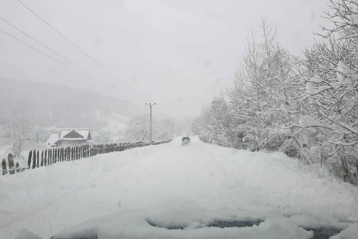 Starea drumurilor din județul Hunedoara. Oamenii au sunat, cu zecile, la dispeceratul de deszăpezire