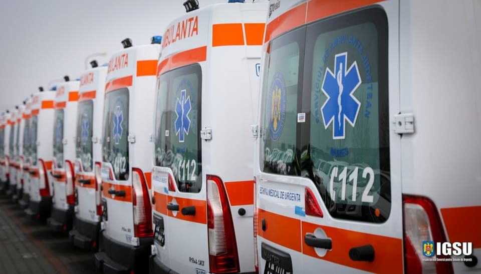 Opt ambulanţe noi pentru judeţul Hunedoara
