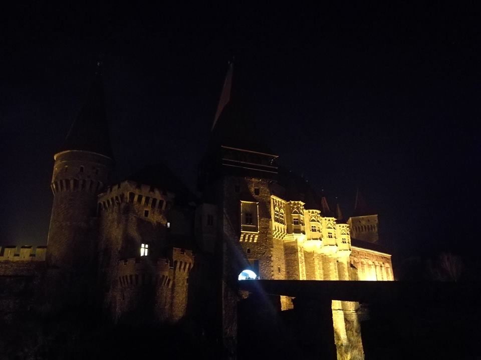 FOTO| Filmări în prag de Crăciun, la Castelul Corvinilor din Hunedoara