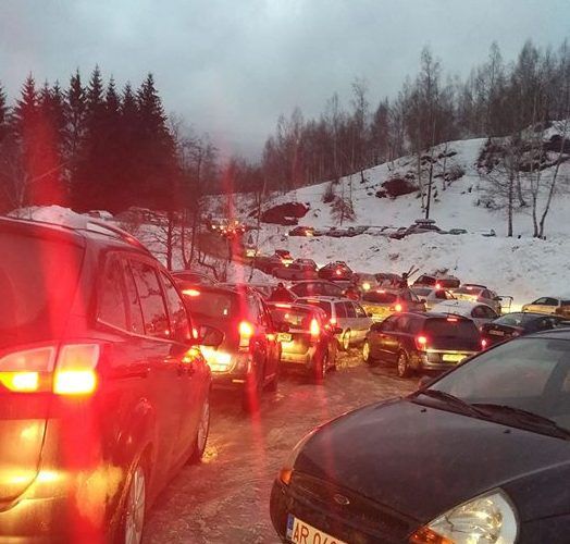 Ambuteiaje la Straja. Stațiunea montană, luată cu asalt de turiști de Revelion