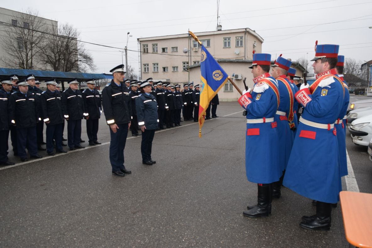 FOTO| Ceremonie militară la IJJ Hunedoara. Distincții onorifice acordate unor jandarmi