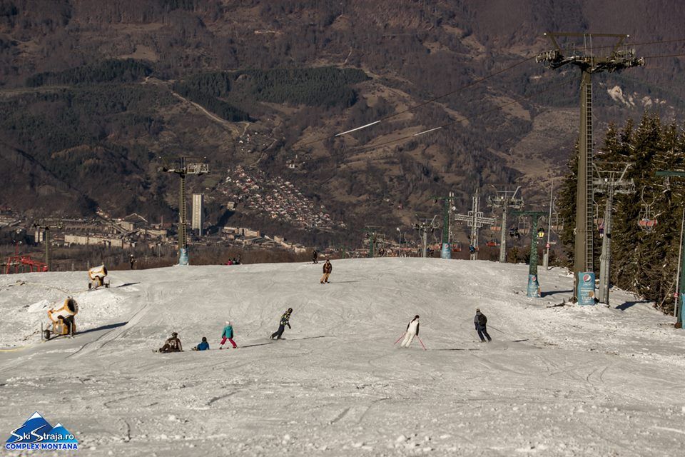 Primul weekend de schi din Straja a adus peste 1500 de turiști