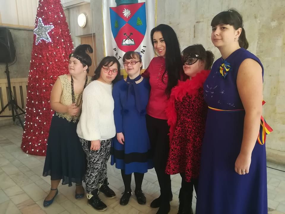 Spectacol oferit de copiii cu dizabilități din Petroșani