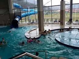 Copil de 6 ani în stare critică după ce s-a înecat în bazinul de la Aqualand Deva