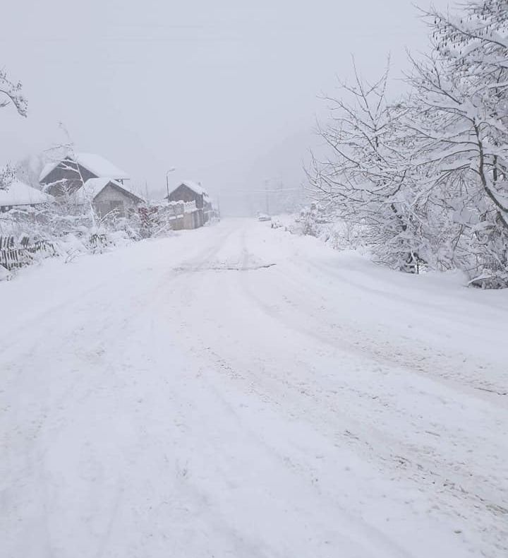Școlile din Petroșani vor fi închise mâine