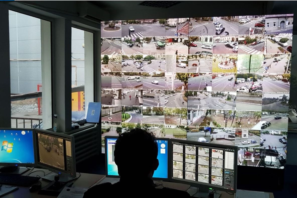 Flagrant în centrul Devei. Doi hoți, prinși după ce au demontat un Trabant