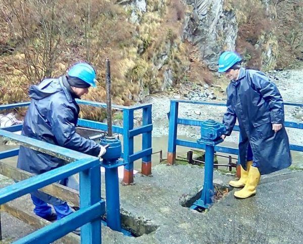 Captările de apă din Valea Jiului au înghețat din cauza gerului