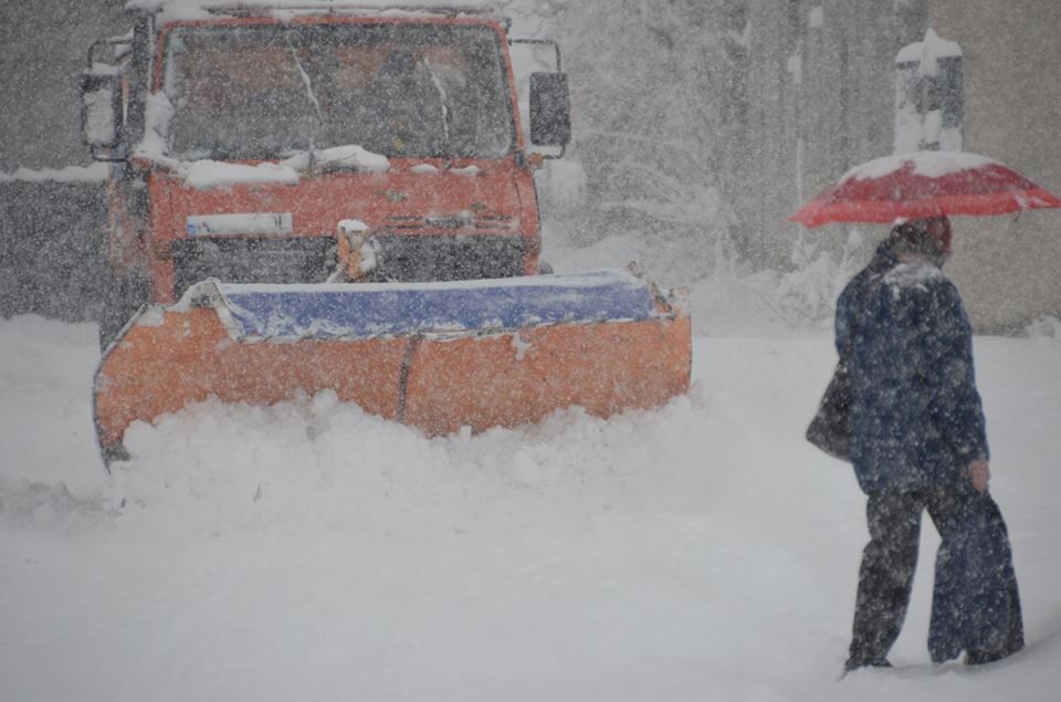 Lista cu localitățile hunedorene unde vor fi închise școlile în cursul zilei de luni