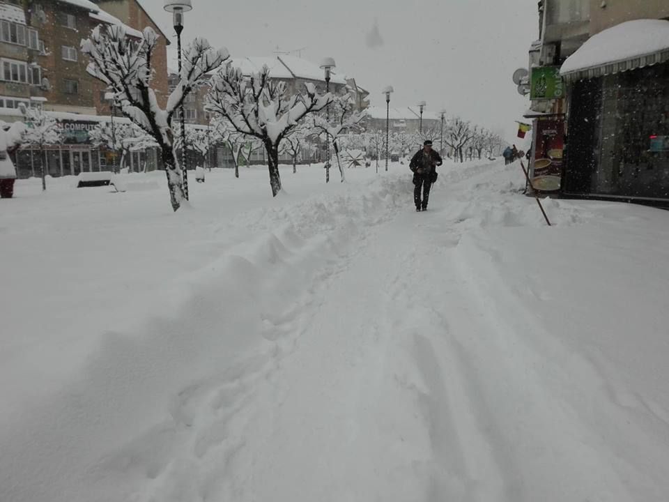 Petroșani: Deszăpezire cu deținuți