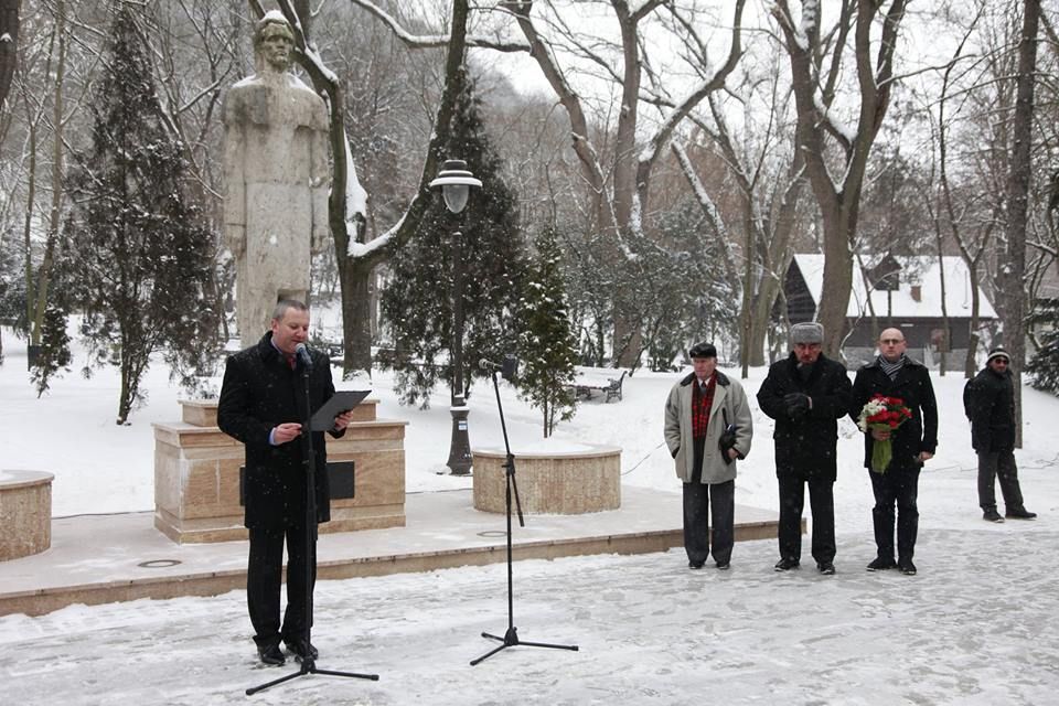 „Luceafărul poeziei româneşti”, omagiat la Deva. Manifestări în memoria marelui poet Mihai Eminescu
