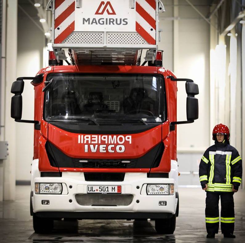 Pompierii hunedoreni au primit mașini noi de intervenție