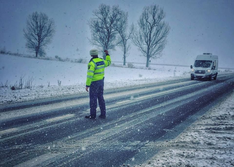 Minivacanța de Revelion ia sfârșit. Recomandări de la polițiști pentru drumul de întoarcere spre casă