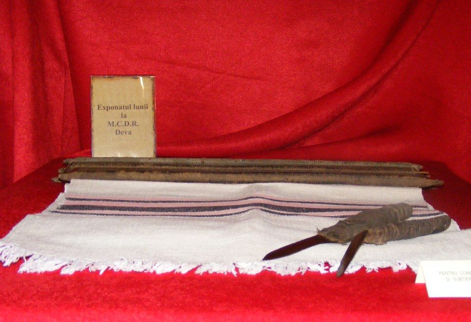 „Exponatul lunii” la muzeul din Deva: o piesă a unui vechi război de țesut