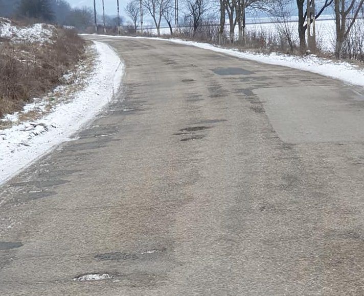 Inspecție pe DJ 706A - „drumul gropilor”. Mai marii județului au mers la Brănișca să verifice situația în teren