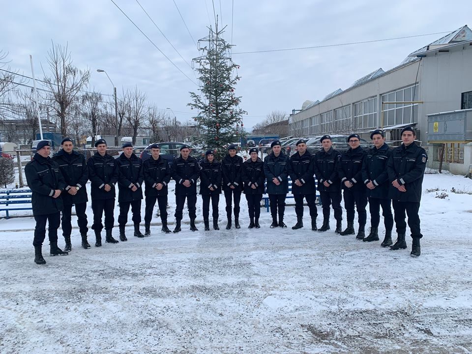 Elevi ai școlilor militare de la Drăgășani și Fălticeni, în practică la Jandarmeria Hunedoara