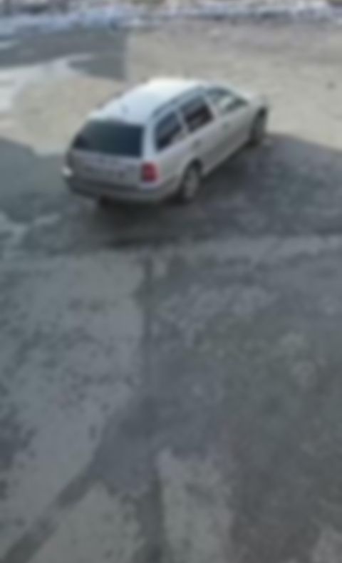 Întâmplare ca în filme. Polițist „agățat” de portiera unei mașini furată din Hunedoara și târât câțiva metri