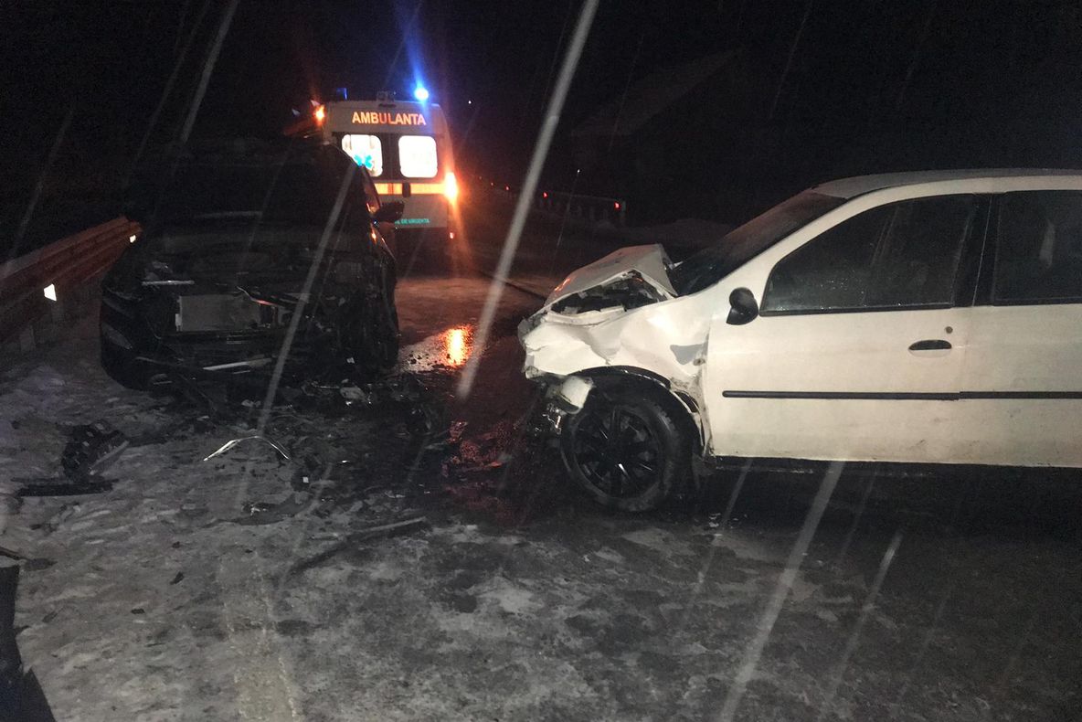 Trei răniți în urma unui accident rutier produs pe DN 76, la ieșirea din Vălișoara