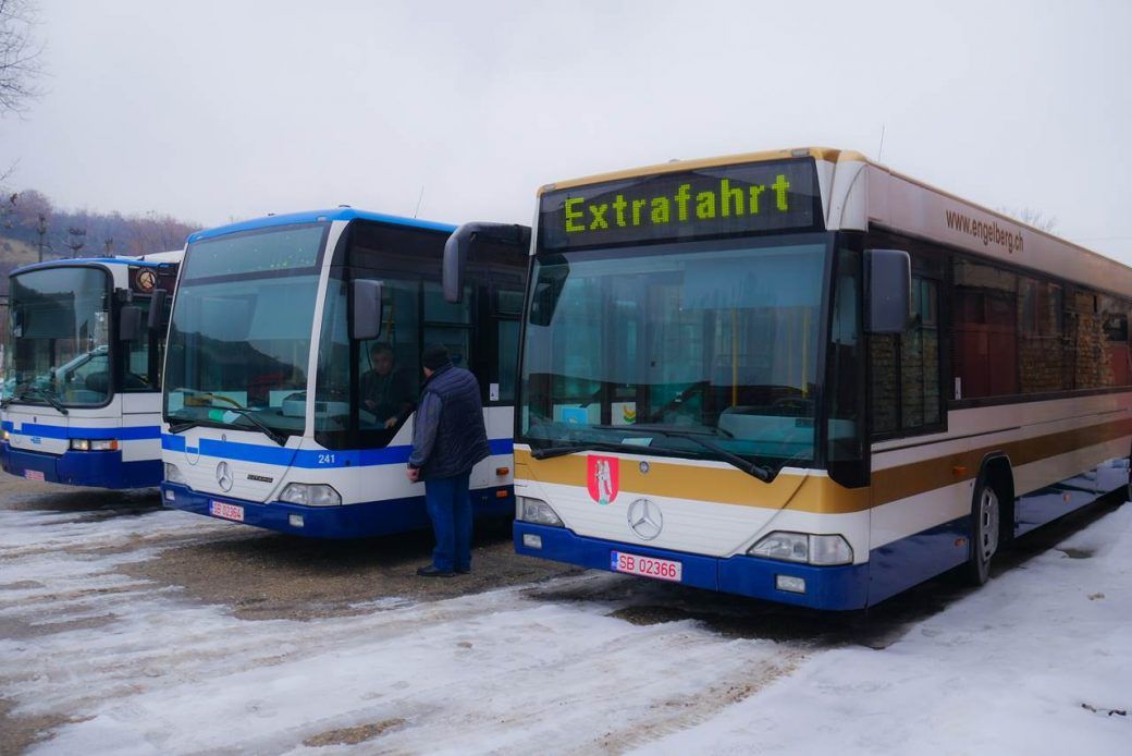 FOTO| Trei autobuze noi pentru municipiul Hunedoara. Vor intra pe trasee de luna viitoare