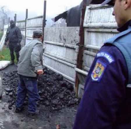 Cărbunele extras de mineri, vândut pe piața neagră
