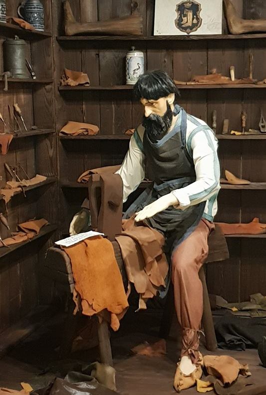 Meșteșugurile strămoșești pot fi descoperite la Castelul Corvinilor