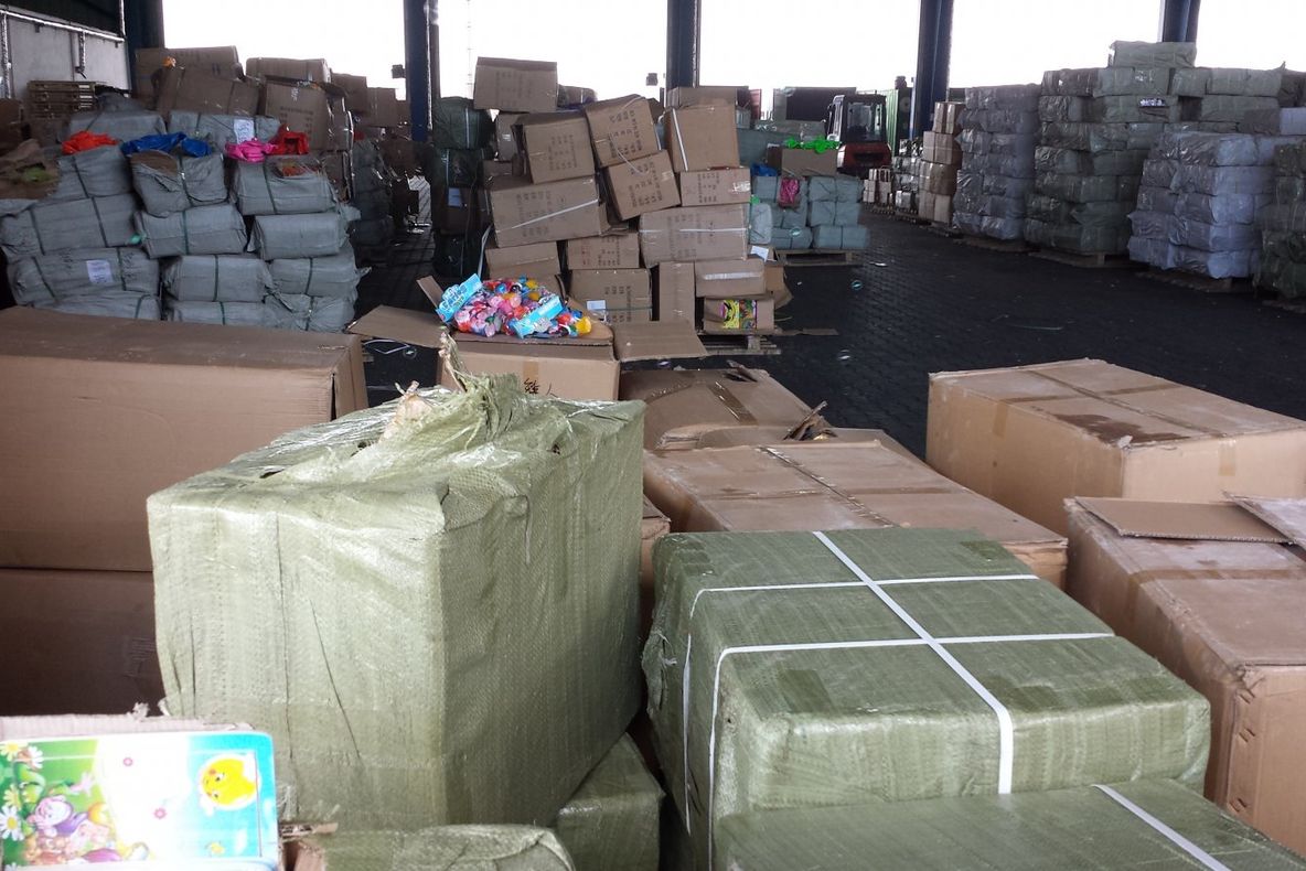 Mărfuri contrafăcute, confiscate de Garda de Coastă. Trebuiau să ajungă la o firmă din judeţul Hunedoara