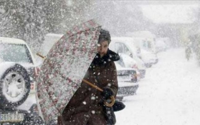 Informare meteo de ninsori și intensificări ale vântului