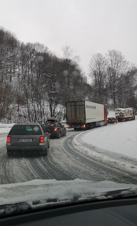 FOTO: Trafic îngreunat pe DN 66