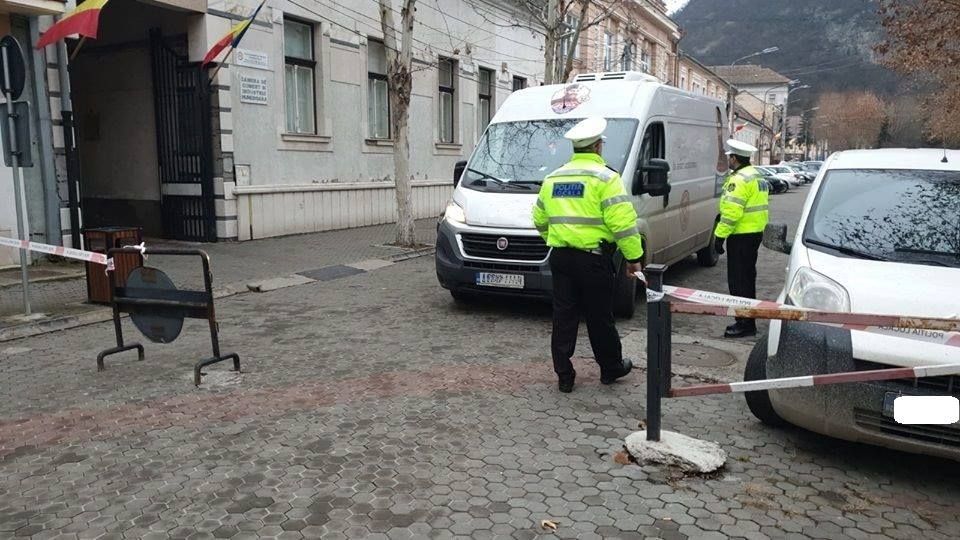 Amenzi de 32.000 de lei, împărţite, în ianuarie, de poliţiştii locali din Deva