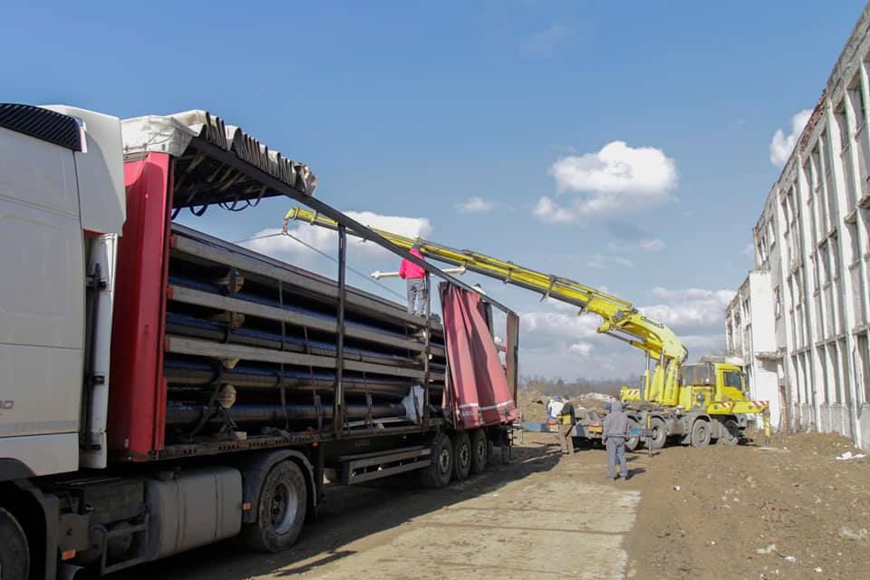 FOTO| A început transportul conductelor pentru magistrala de gaz metan Mintia- Brad