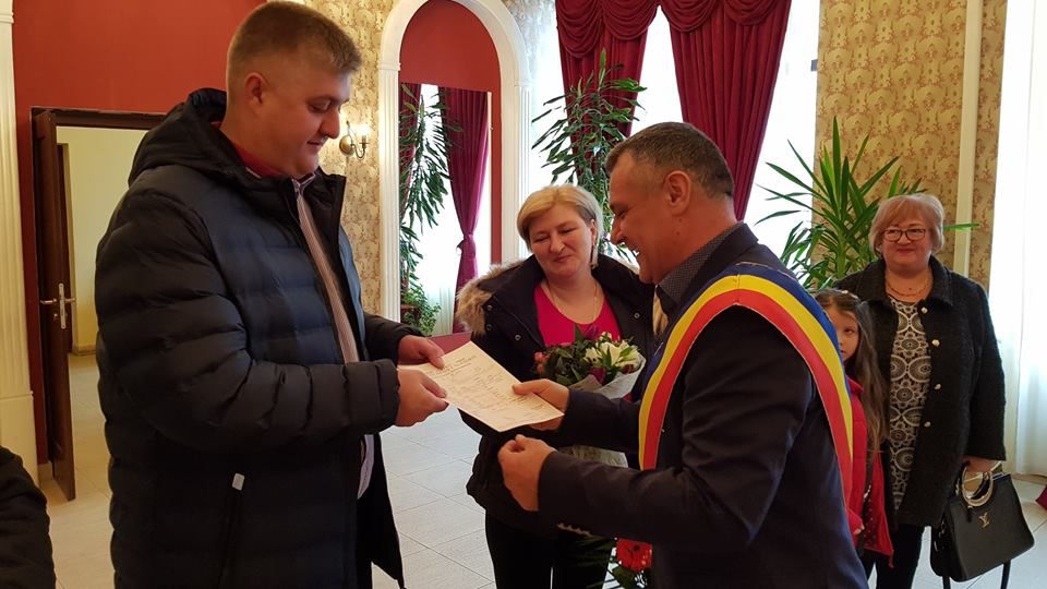 FOTO| S-au căsătorit de „Ziua Îndrăgostiţilor”. „Ambele cupluri au în spate poveşti de viaţă impresionante”, primarul Devei