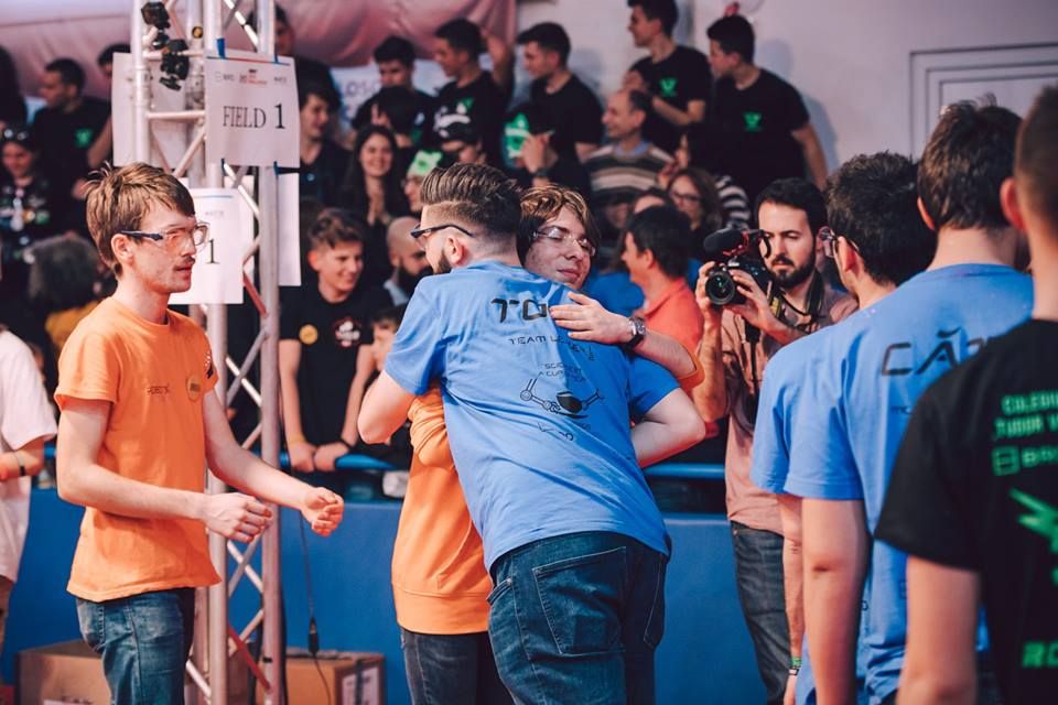 „RobotX” Hunedoara a reuşit o nouă performanţă. Învingători la turneul de robotică de la Timişoara