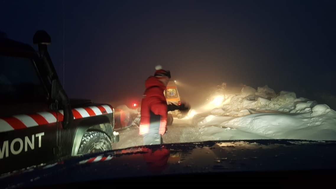 Zeci de copii captivi într-o stațiune montană