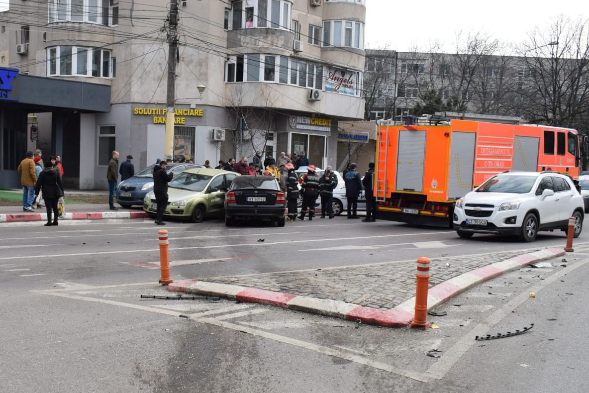 Întâmplare dramatică pe DN 66. Un bărbat a murit izbit de mașină, după ce a fost implicat într-o simplă tamponare