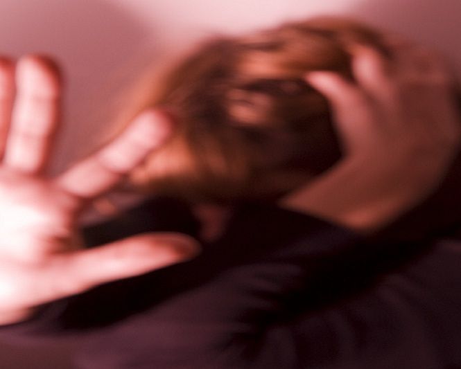 Agresată de concubin în propria locuință