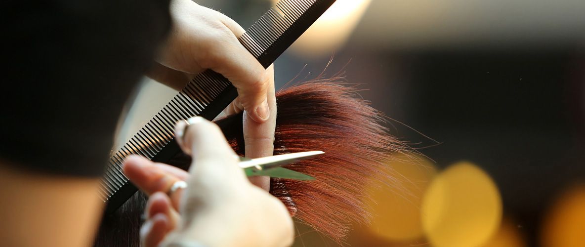 Salon de înfrumuseţare din Deva, fără autorizaţie sanitară. Inspectorii DSP s-au autosesizat