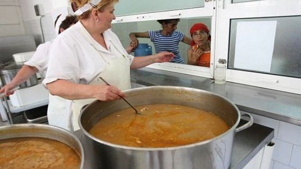 Cantina din Orăștie va fi dotată cu mobilier specific