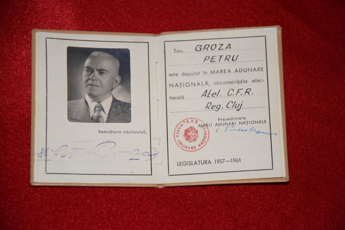FOTO| Carnetul de deputat al lui Petru Groza, expus la muzeul din Deva
