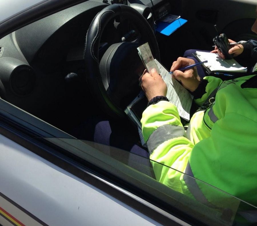 Hunedorean prins în timp ce conducea o mașină neînmatriculată, la Fălticeni