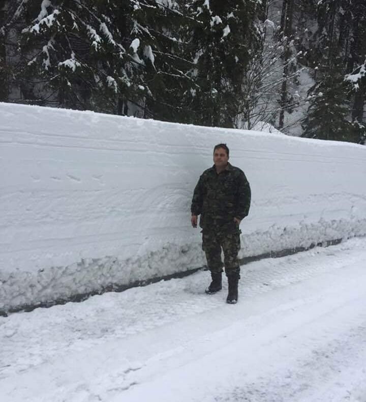 Doi metri măsoară zăpada în zona Câmpu lui Neag