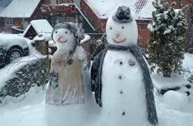 O săptămână pentru construirea unor oameni de zăpadă în Straja