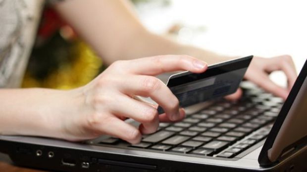 18.000 de euro a transferat un bărbat în contul unei "femei" pe care a cunoscut-o online