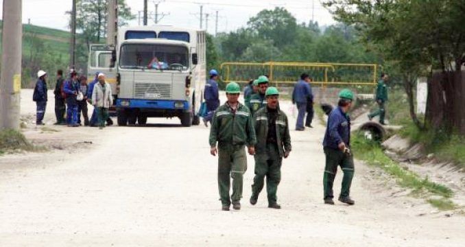 Închiderea minelor, cu angajații proprii