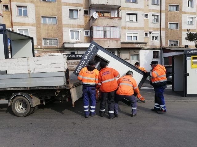 Noi platforme pentru colectarea gunoiului, la Hunedoara