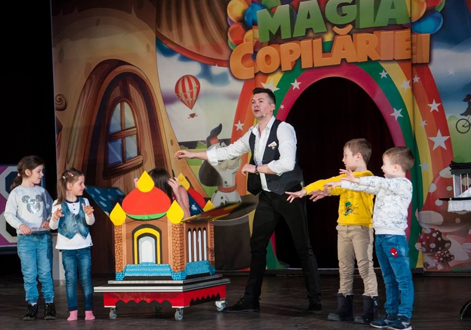 Magicianul Lorenzo - Cristian revine la Deva. Îl aduce pe scenă și pe „Iron Man”