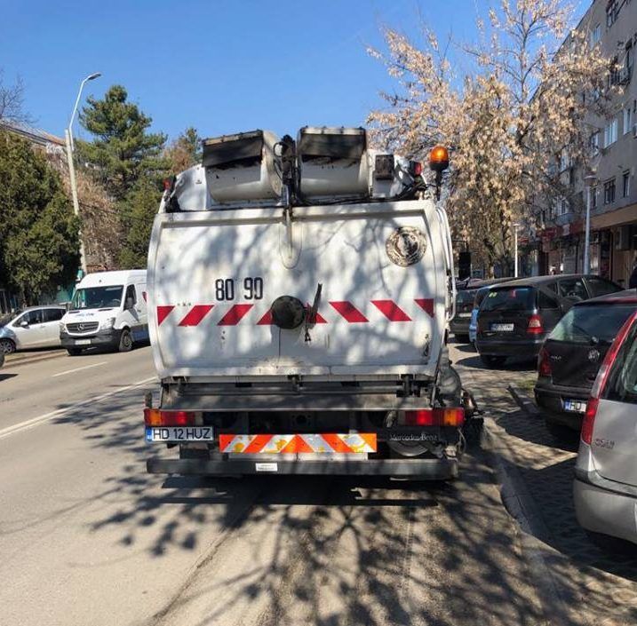 Curăţenie generală şi pe Bulevardul 22 Decembrie din Deva