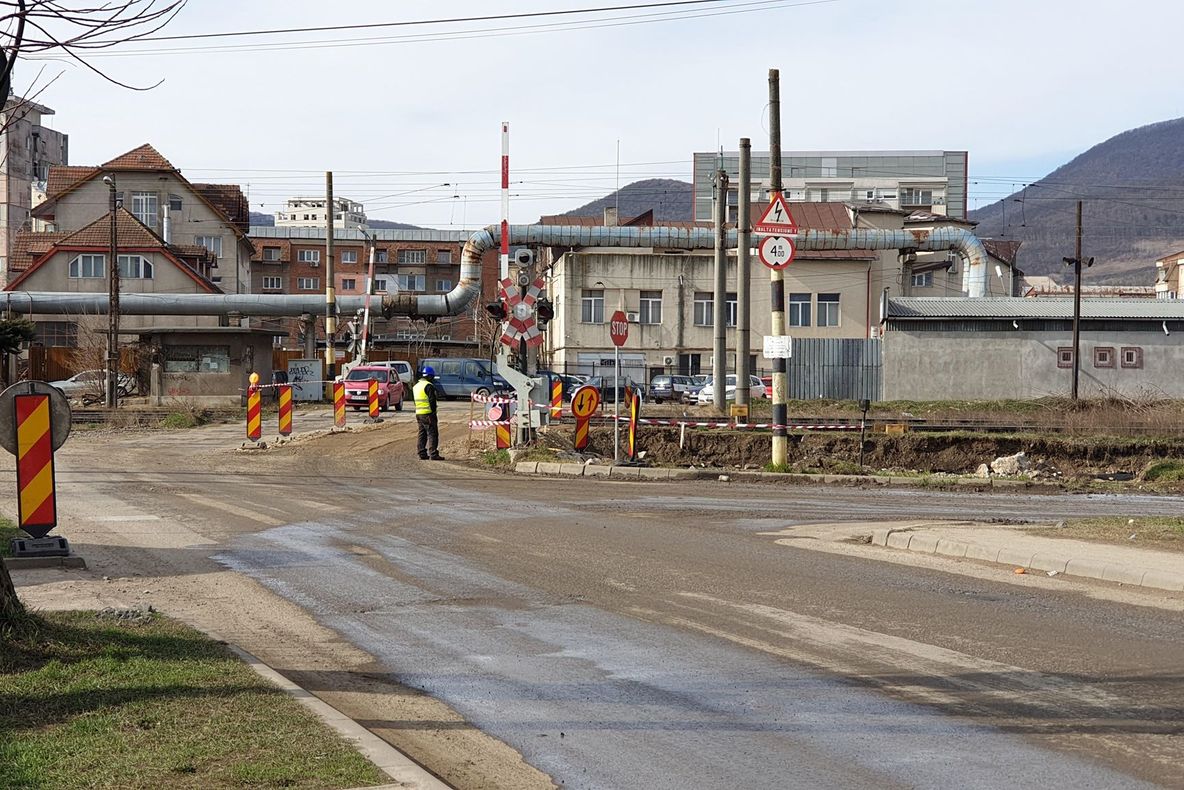 Se închide traficul în zona barierei de la fosta Brutărie Neamț din Deva. Pe unde se va intra în Cartierul Grigorescu?